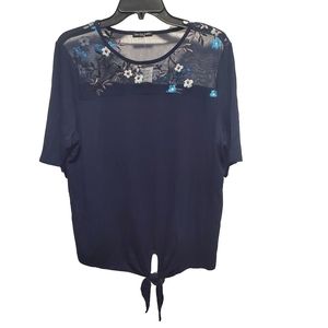 Cha Cha Vente tie front embroidered top. NWOT!! Size XL